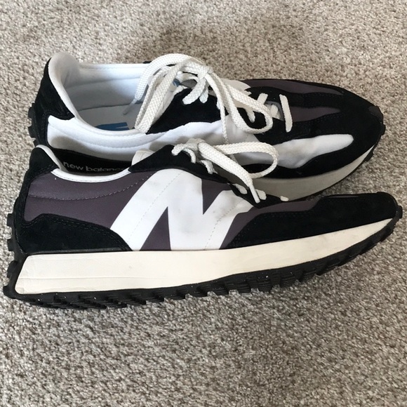 New Balance Unisex 327 Monochrome Athletic Shoes - Picture 2 of 4
